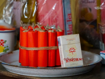 Ô Dù Che Nắng Mưa – Không Khí Tết Xưa Thời Bao Cấp ☂️🌸